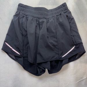 lululemon hotty hot low-rise lined short 4”  (black) !!!